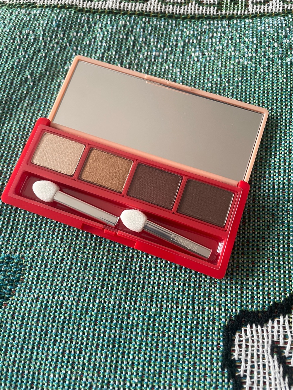 Clinique Four-Shade Eyeshadow Palette - Champagne, Gold, Chestnut, Deep Brown